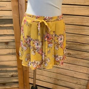 En Crème Floral Skort Size M